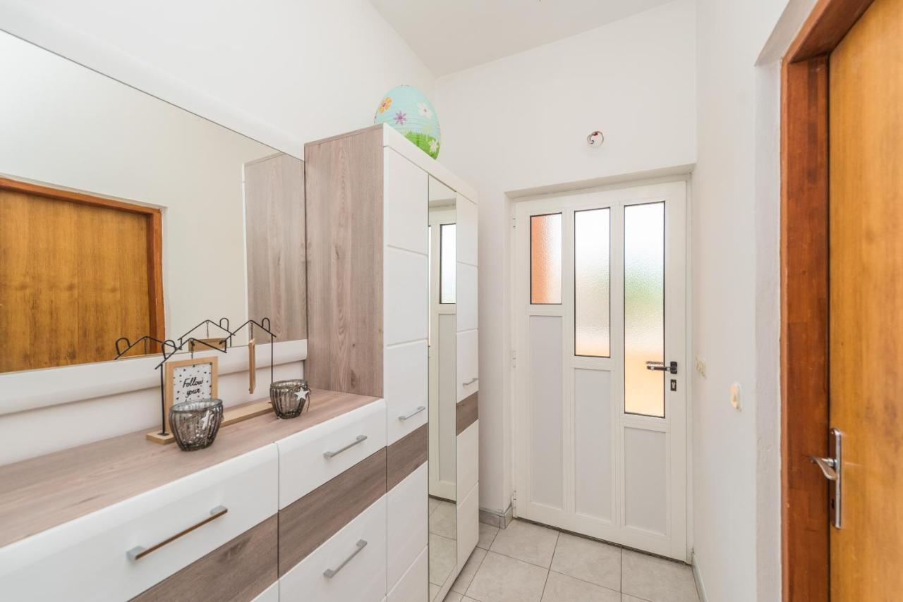 Nelly Apartments Privlaka  Kültér fotó