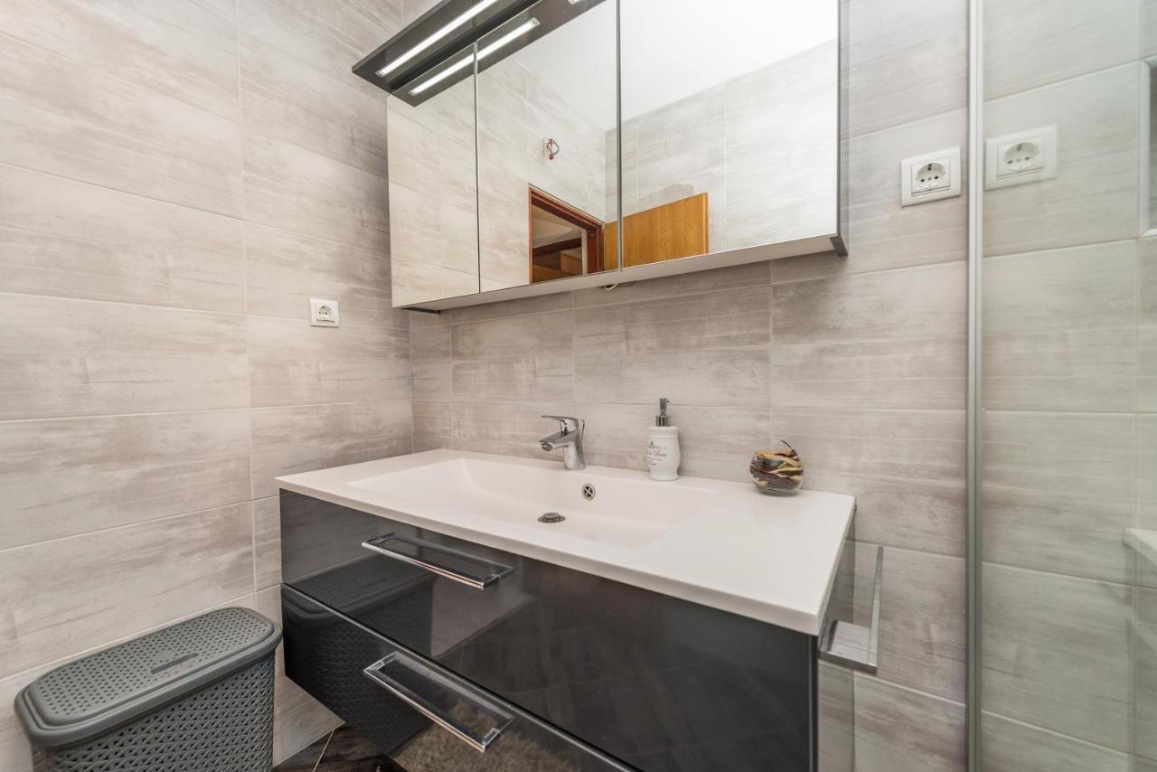 Nelly Apartments Privlaka  Kültér fotó